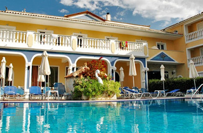 Petros Hotel - NR, Закинф