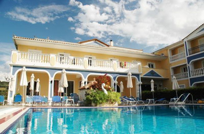 Petros Hotel - NR, Закинф