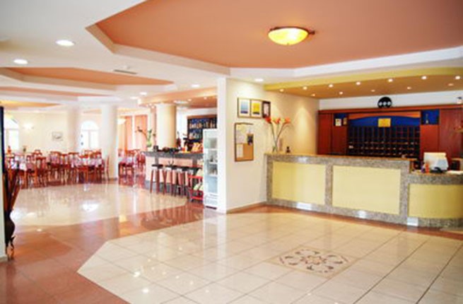 Petros Hotel - NR, Закинф