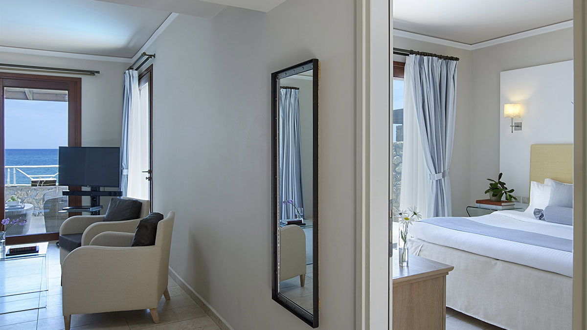 Suite Sea Front with Private Pool