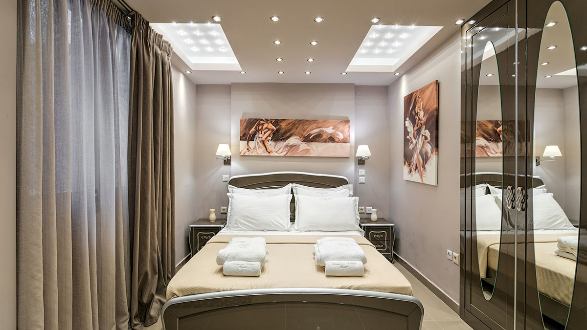 Deluxe Two Bedroom Suite Apartment with Privet Pool and Hydro Massage