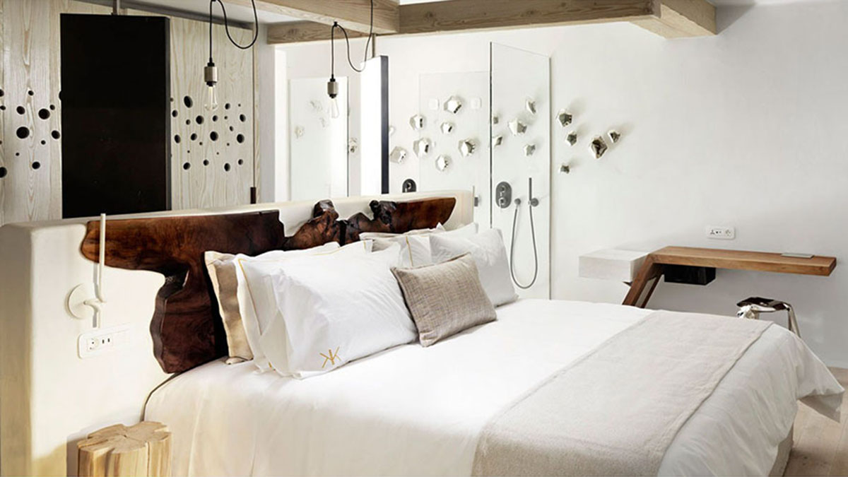 Vista Suite with panoramic Ornos Bay view & external Jacuzzi