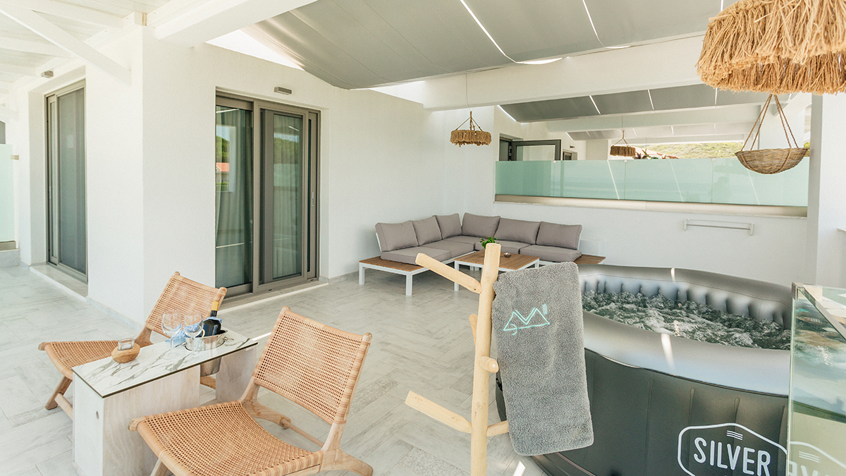 2 Level Suite Side Sea View with Outdoor Jacuzzi