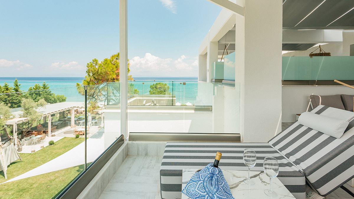 2 Level Suite Side Sea View with Outdoor Jacuzzi