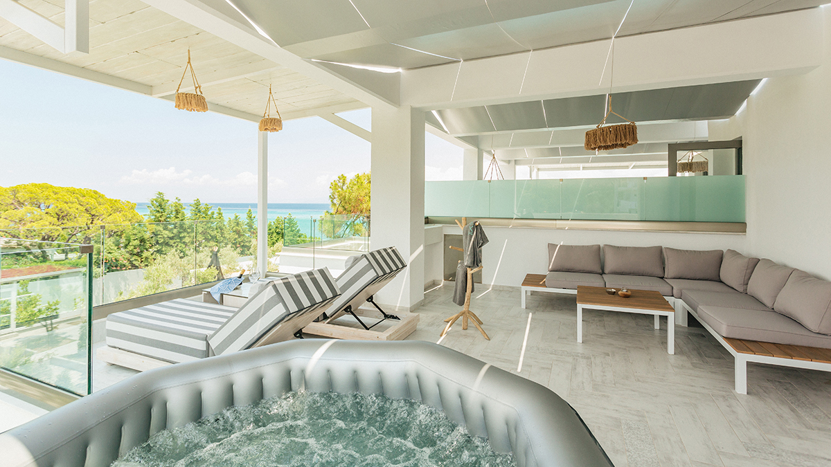 2 Level Suite Side Sea View with Outdoor Jacuzzi