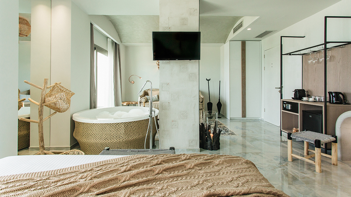 Deluxe Suite Sea View with Indoor Jacuzzi