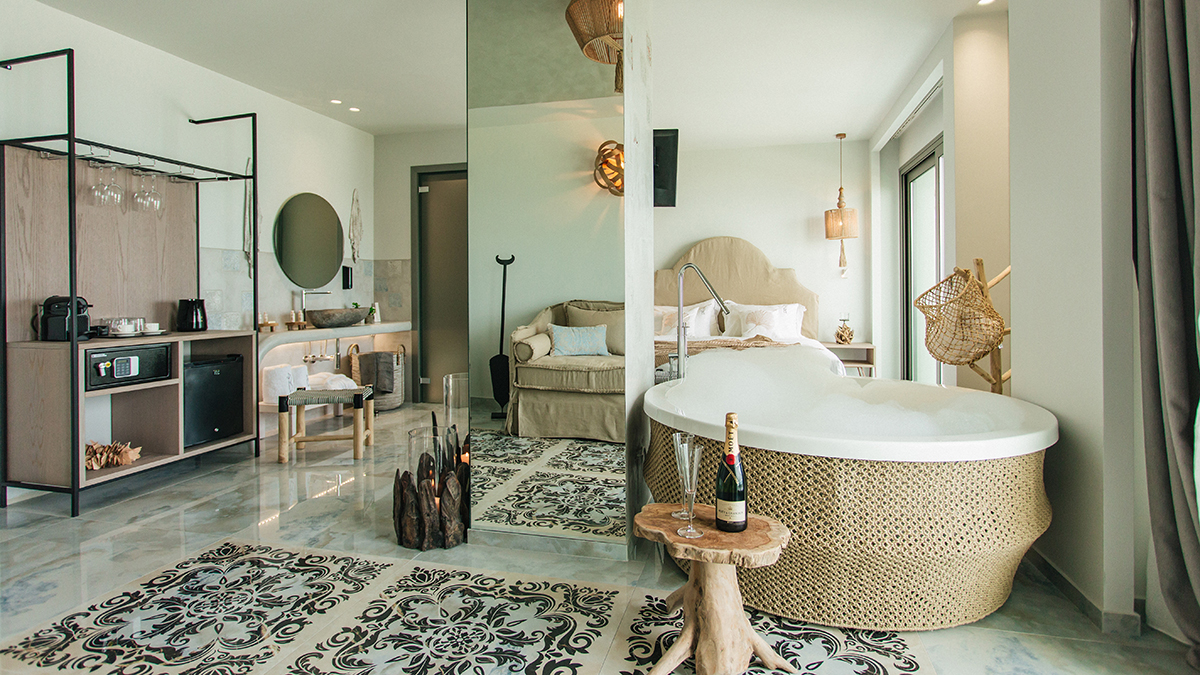 Deluxe Suite Sea View with Indoor Jacuzzi