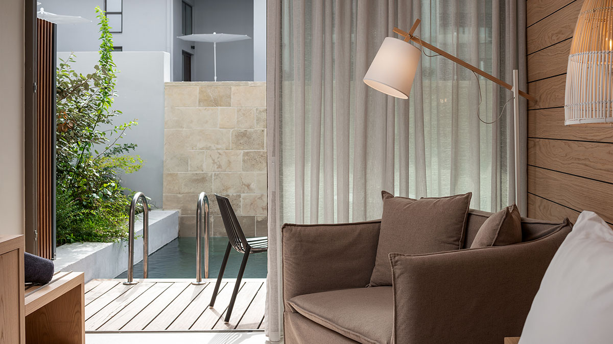 Standard Suite Swim-Up Ground Floor